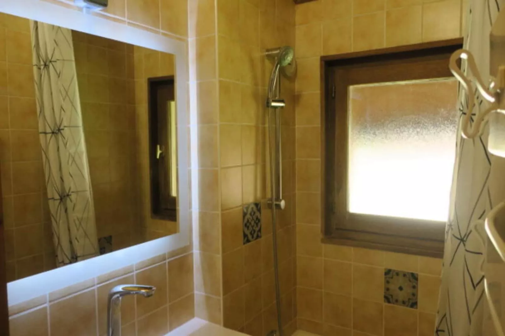 Résidence Les Perthuis-Bathroom