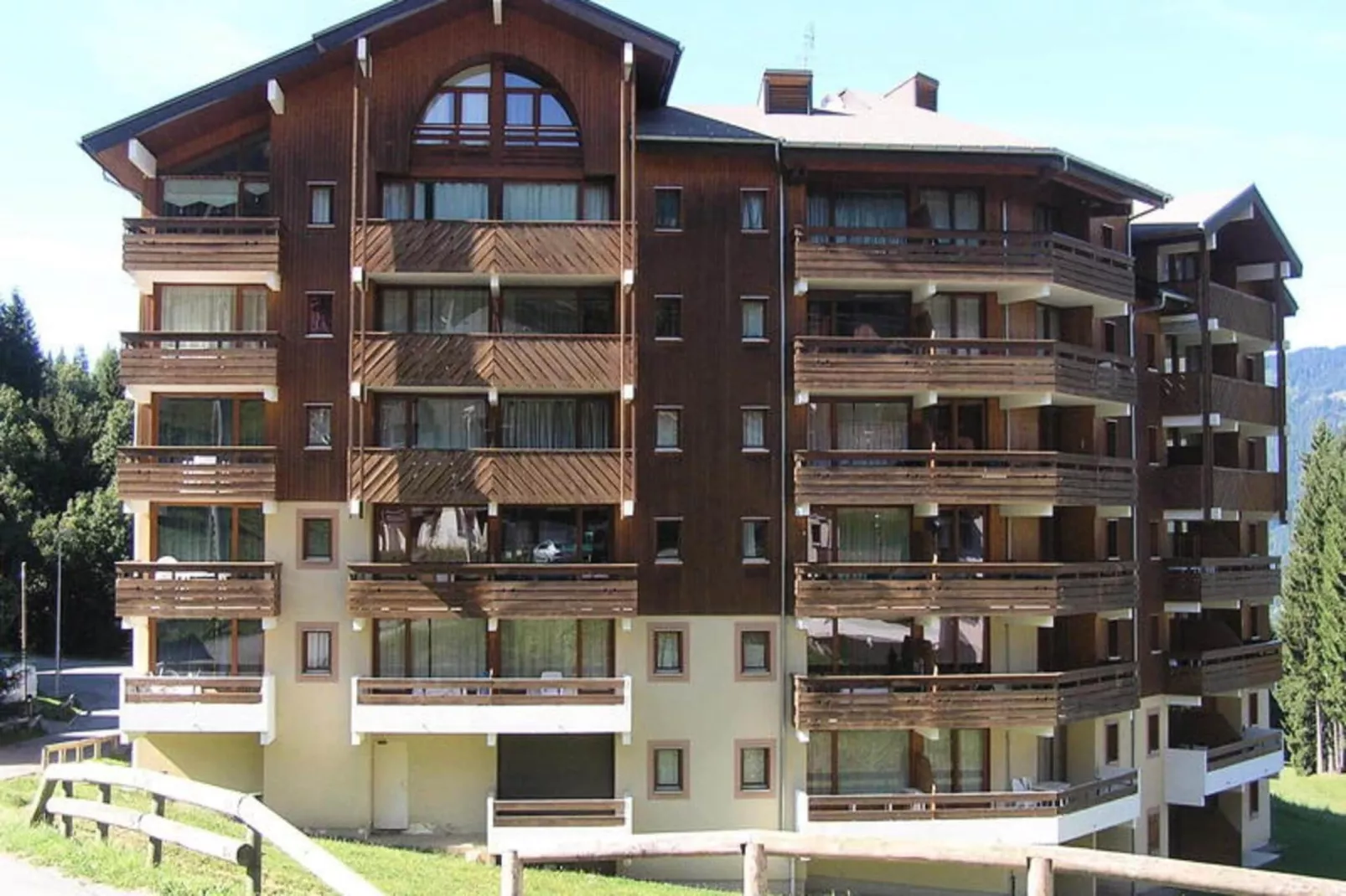 Résidence Gelinotte-Exterior in summer