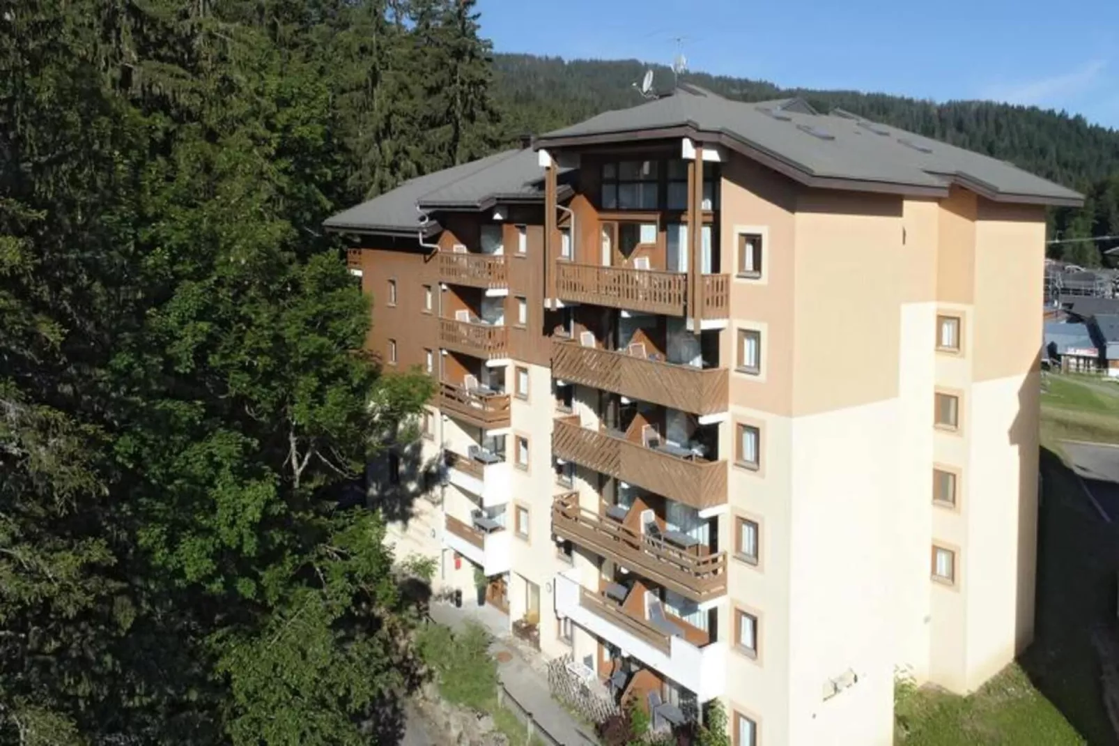 Résidence Odalys Le Buet**-Exterior in summer