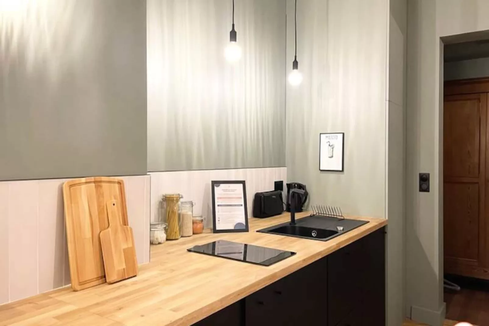 🌴 L'exotique - Vue Pl. Vieux March&eacute; - Standing-Image-tags.