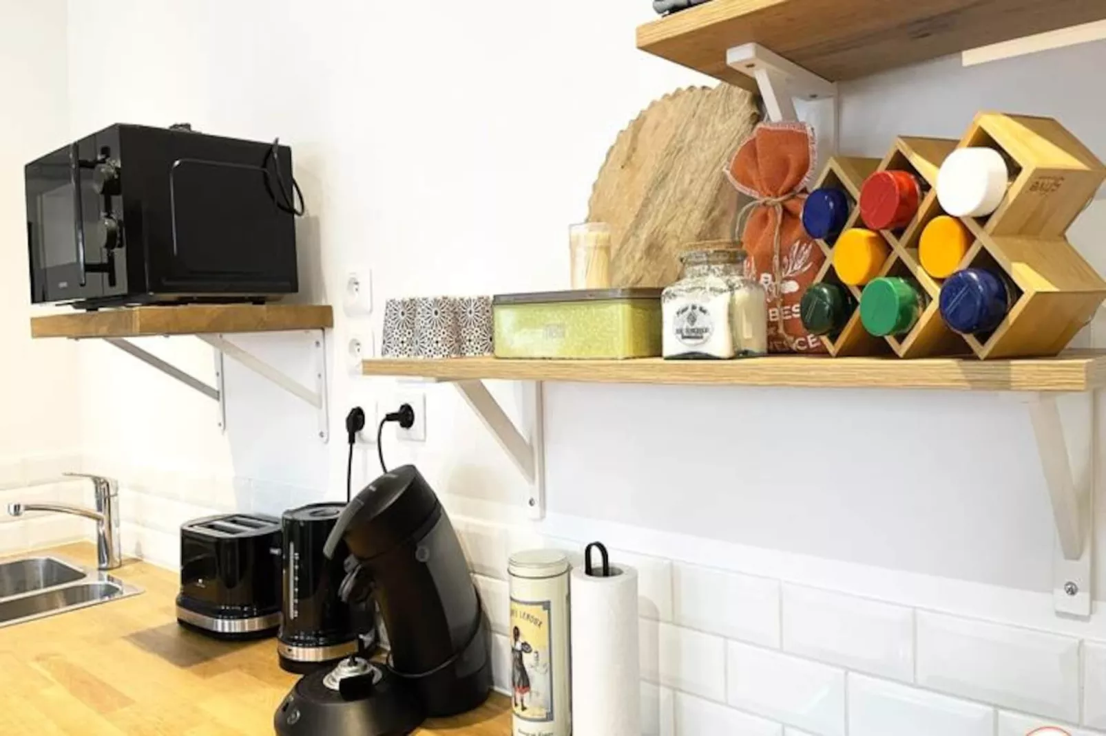 🚂 The Central Station - Parking - 50m Gare-Image-tags.