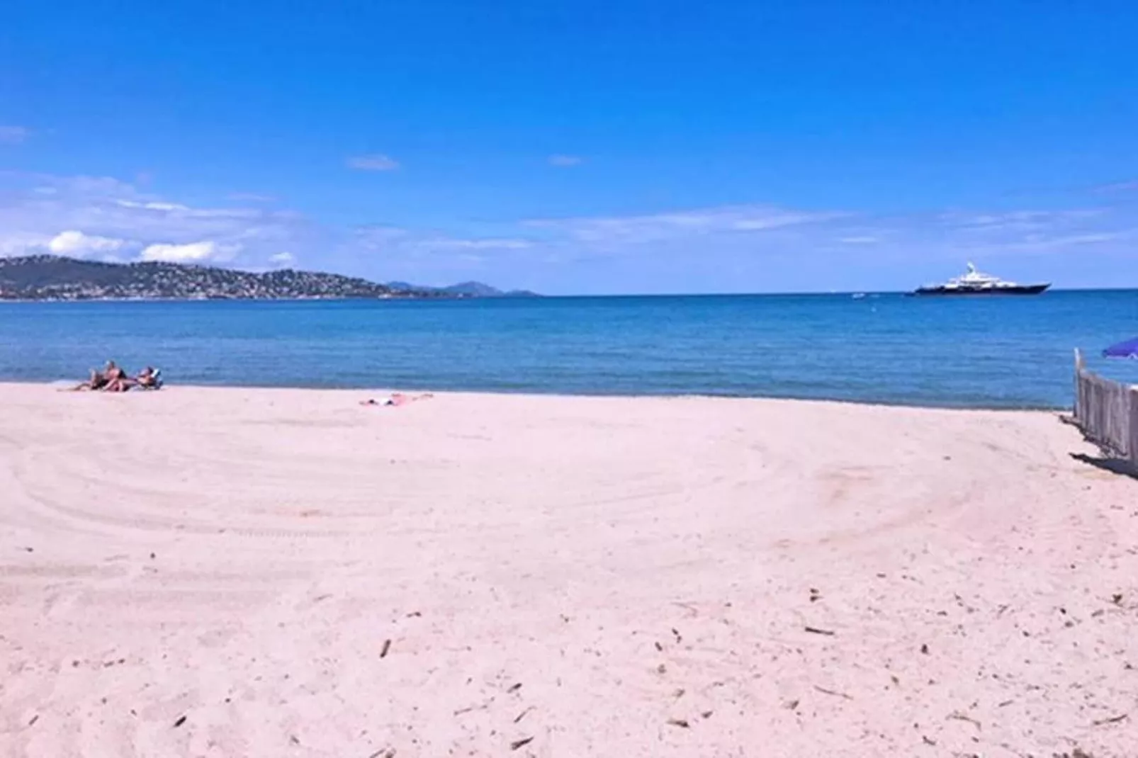 Résidence Les Boucanniers-View in summer