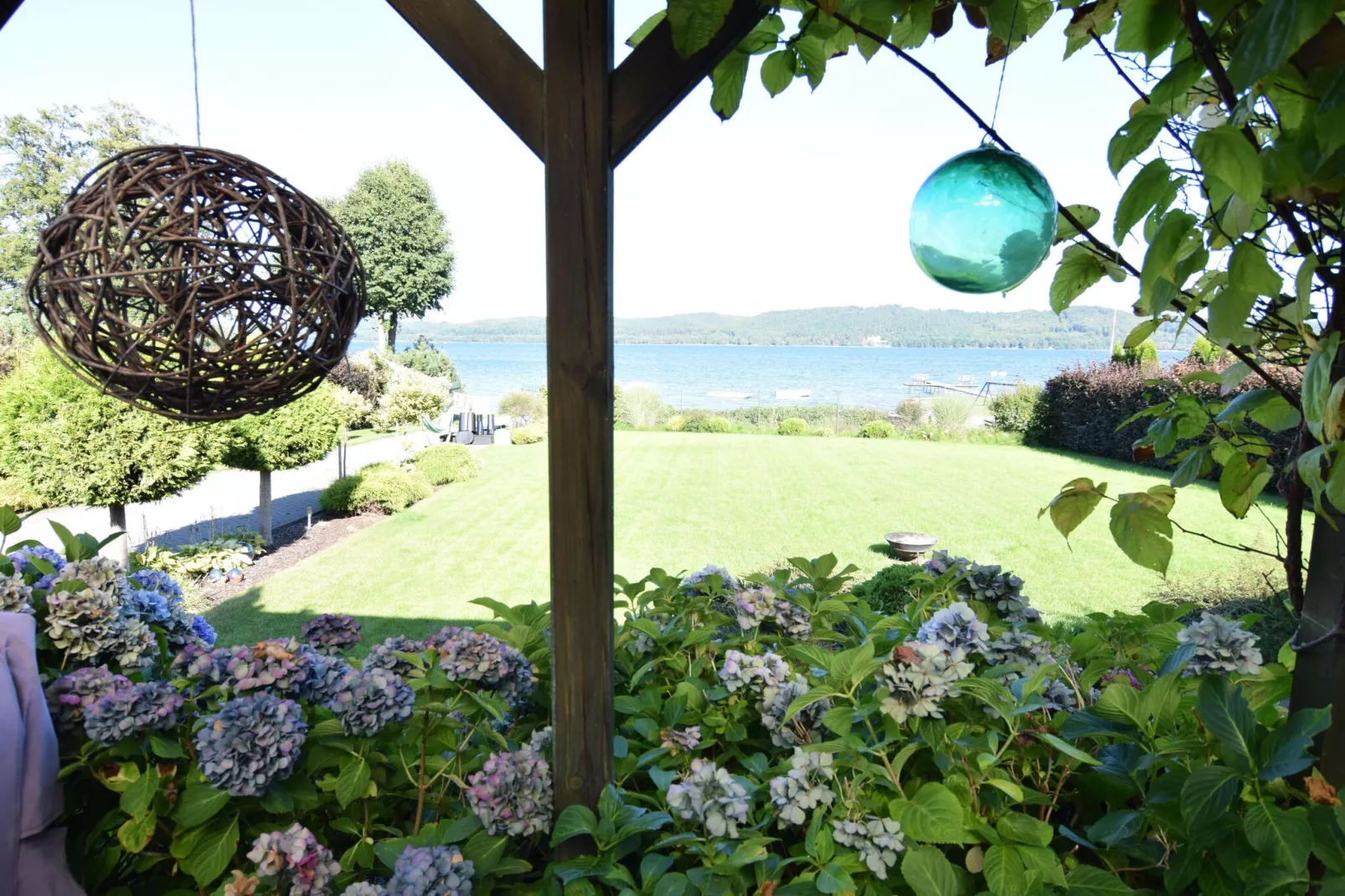 Cottage by the lake in Nadole-Aussicht Sommer