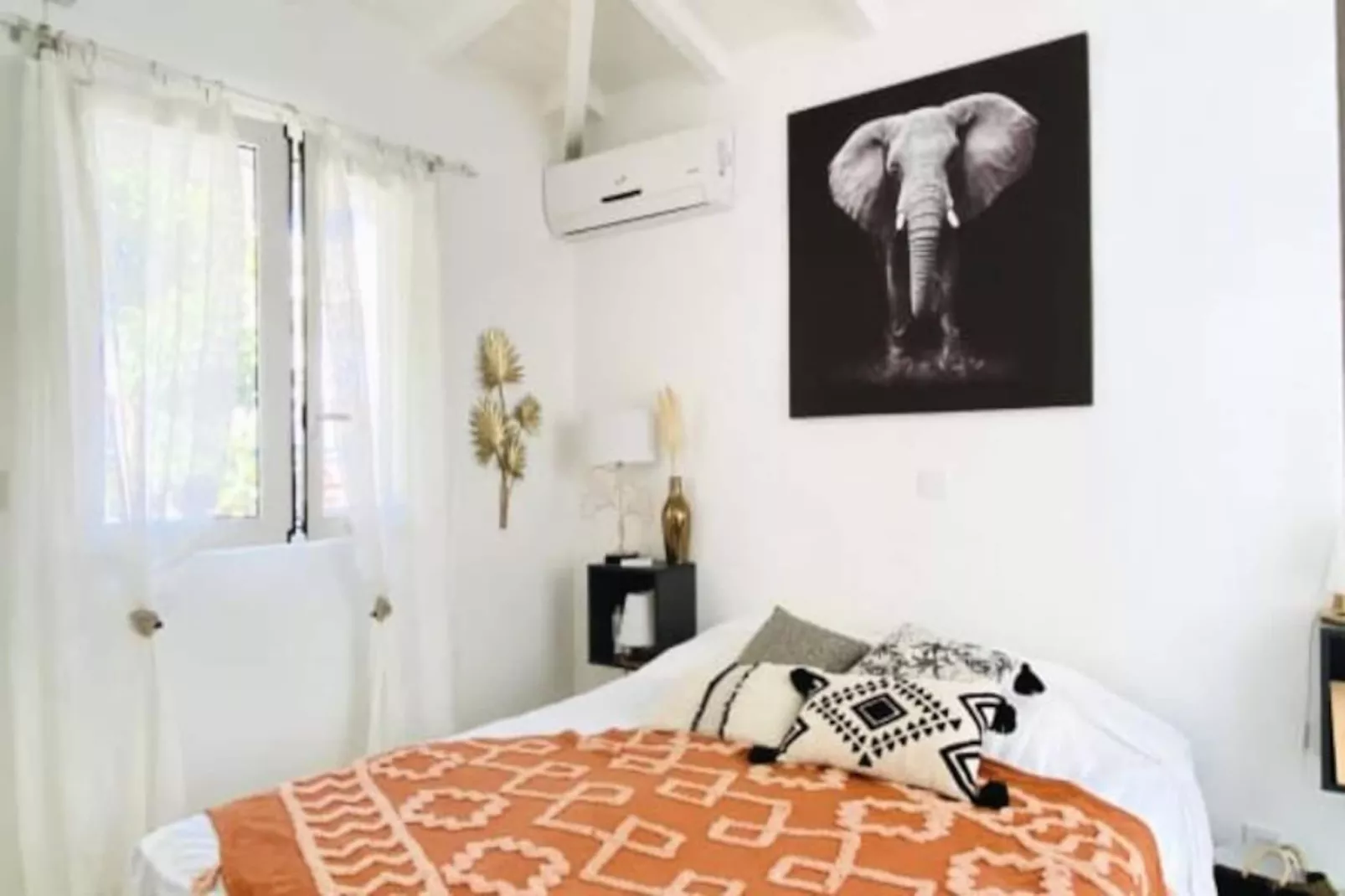 Villa Charlotte-Image-tags.