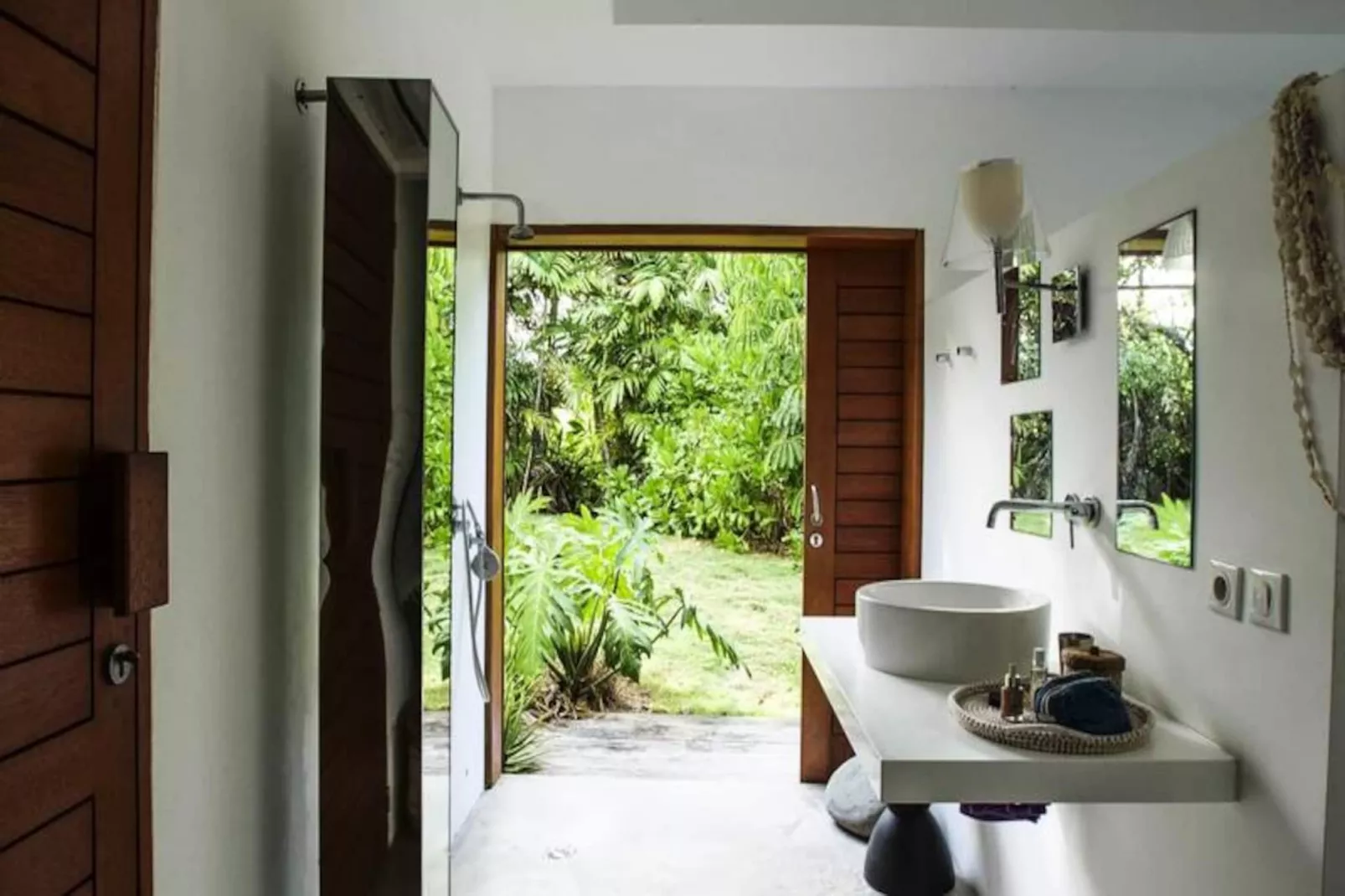 Villa Tiki-Image-tags.