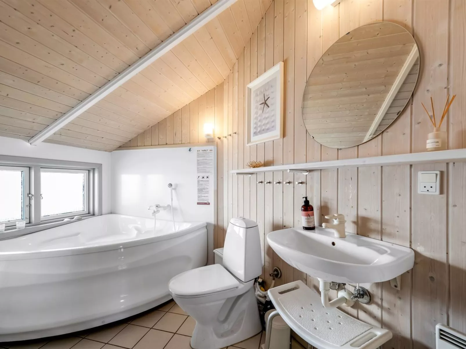 "Elba" - 275m to the fjord-Inside