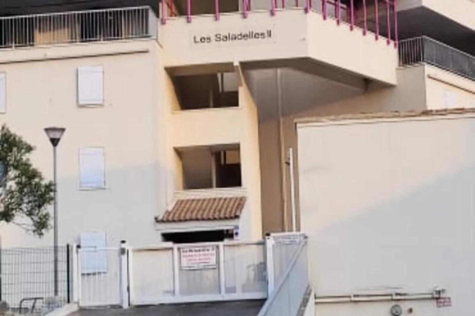 Résidence Petit Boudha Climatis&eacute; Mezzanine R&eacute;nov&eacute;  Parking 400m Plage ,50m Commerces-Image-tags.