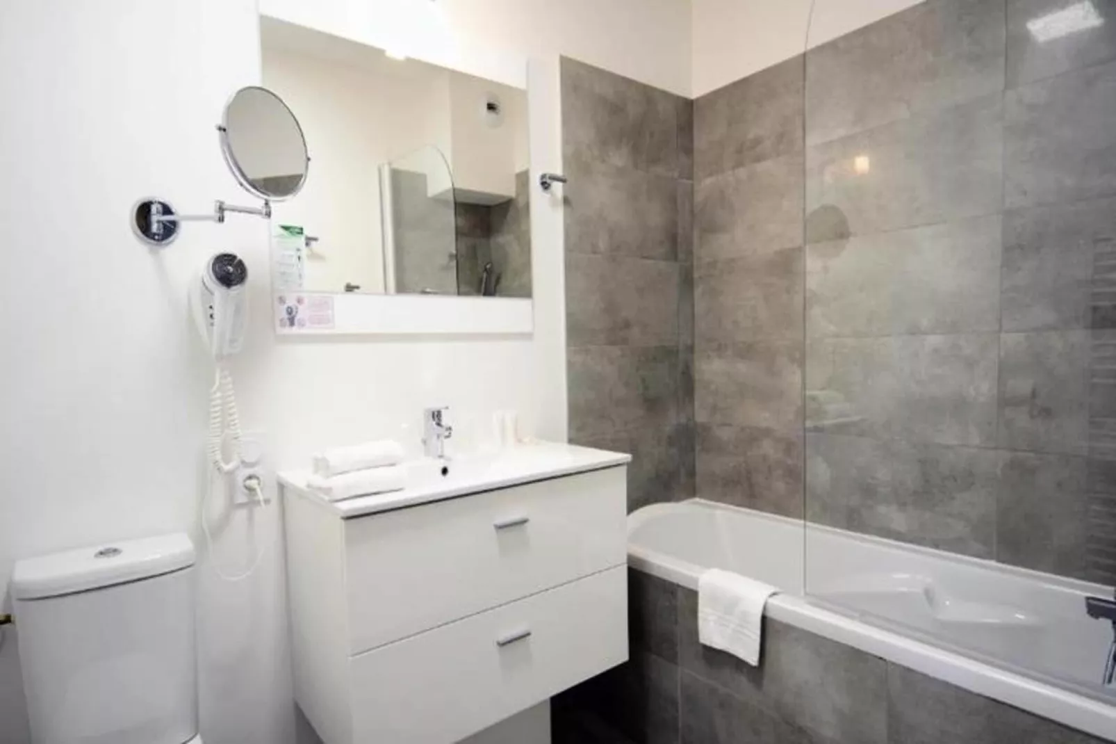 Appart'hôtel Odalys Colombélie-Bathroom