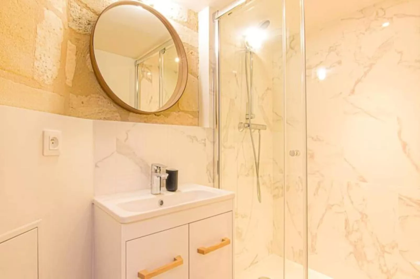 Duplex Confortable Dans La Belle Pierre Plac&eacute; Au Porte De La Gare St-jean-Salle de bain