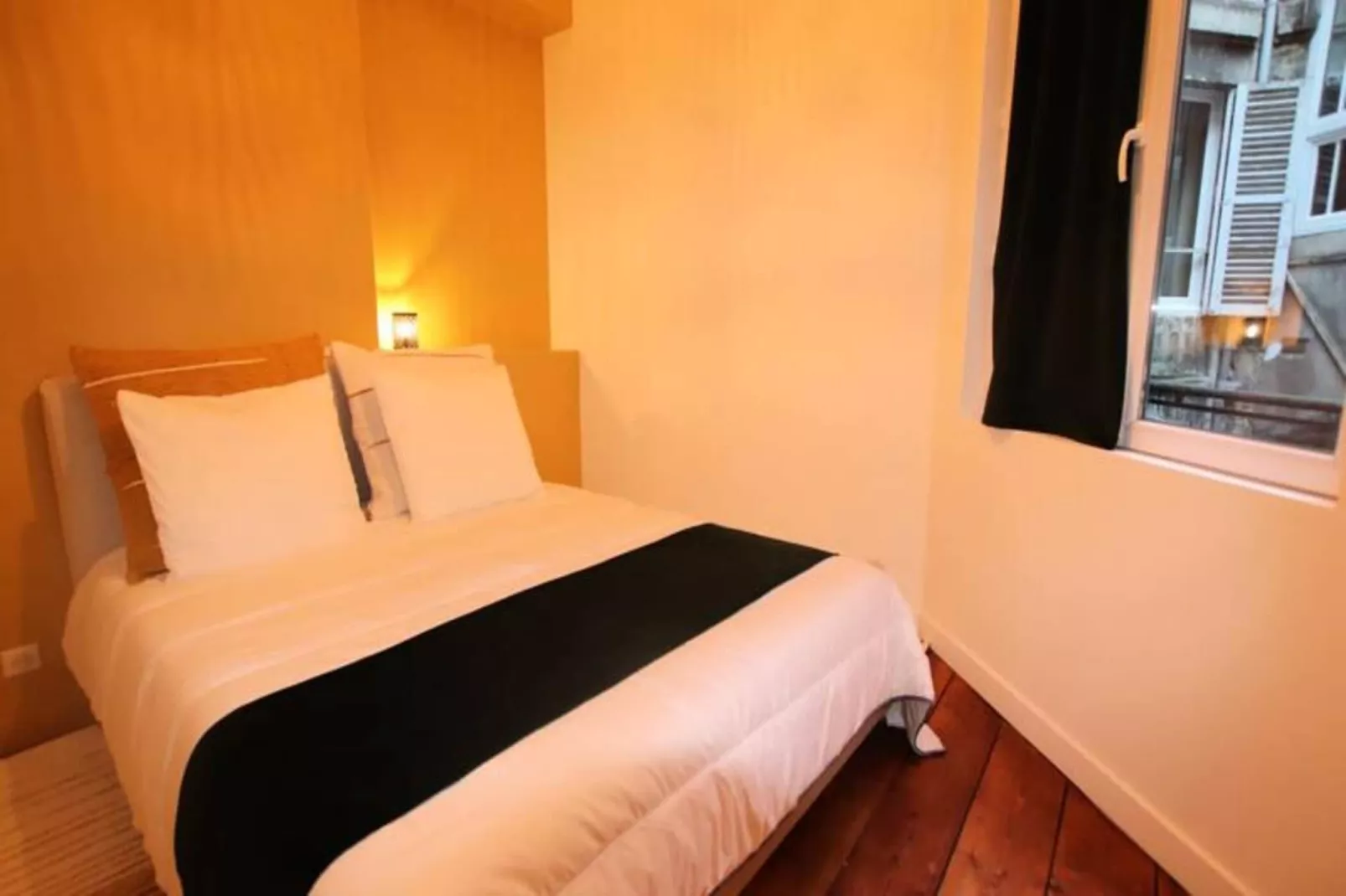 Charmant Et Rayonnant Appartement De 55 M&sup2; Situ&eacute; Dans Le Coeur De Bordeaux-Chambre