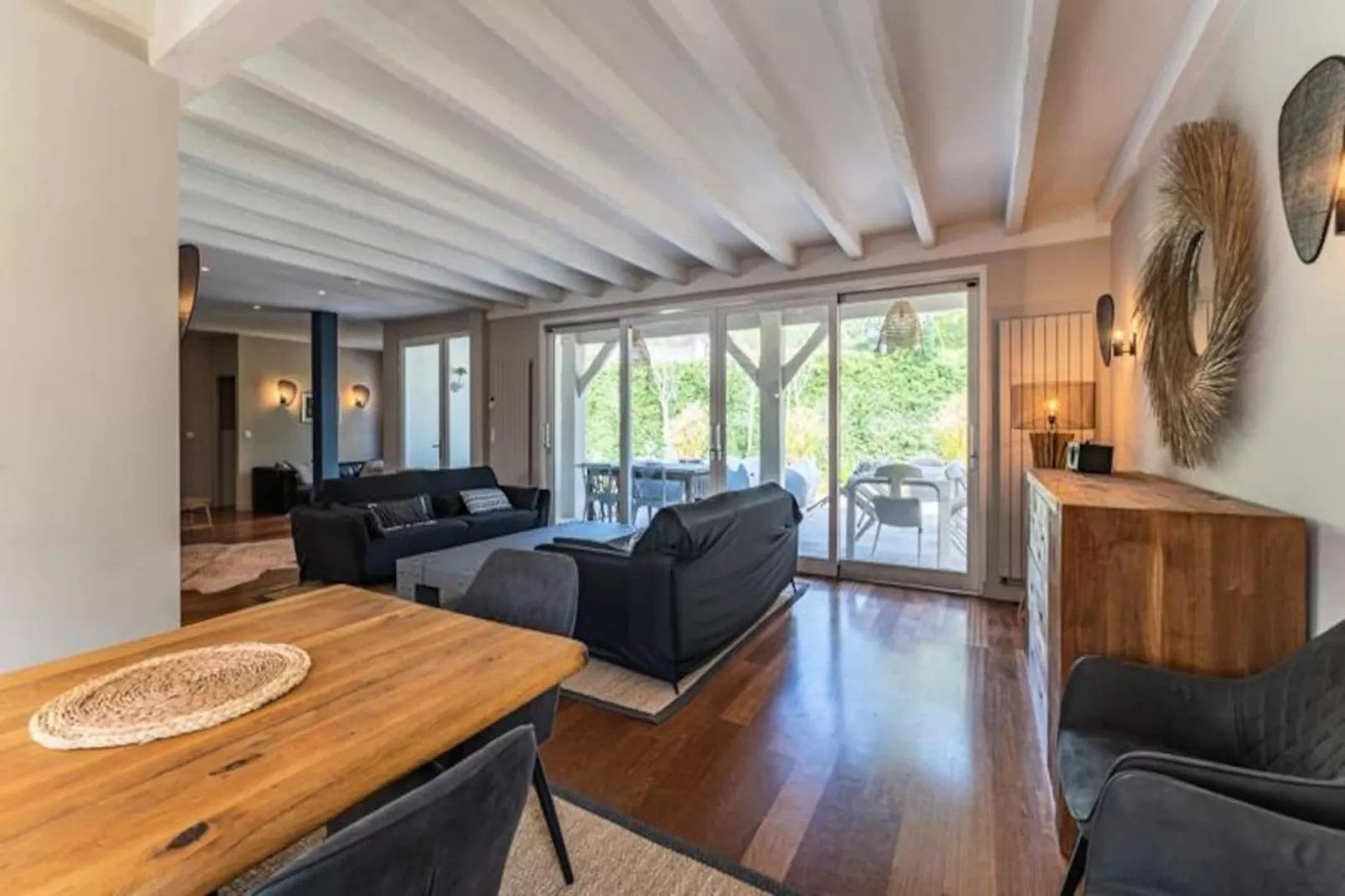 Superbe Villa Calme Avec Piscine Chauff&eacute;e Et Jacuzzi &agrave; 300 M De La Plage-Image-tags.