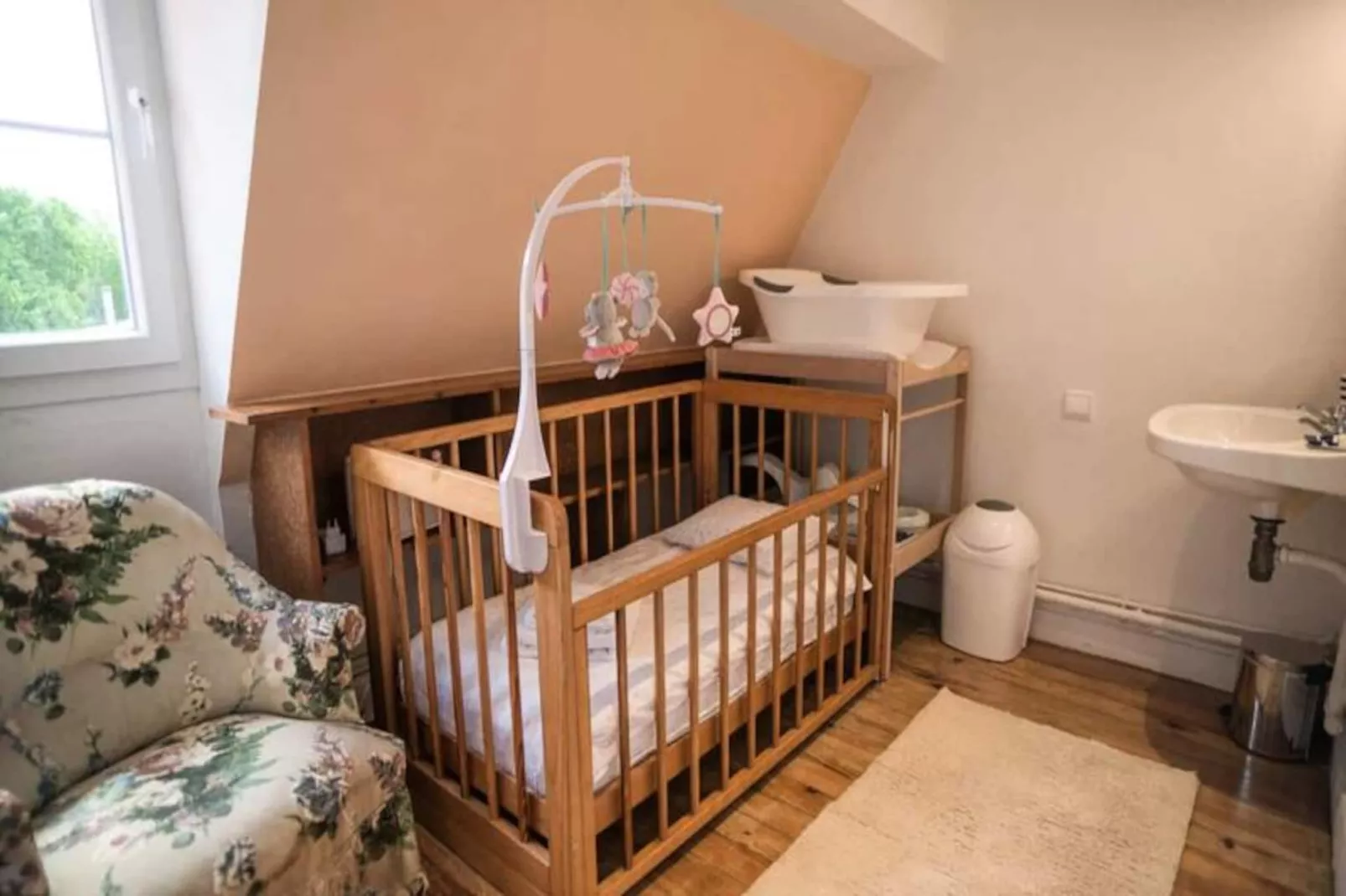 Villa  Arcachonnaise Spacieuse Au Style Authentique Proche De La Plage-Image-tags.