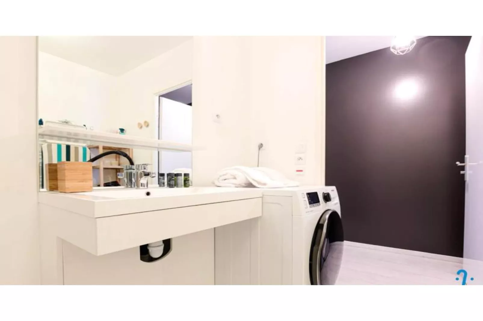 Appartement Charmant Et Moderne Pour 4 Avec Parking, Proche Cit&eacute; Du Vin-Salon