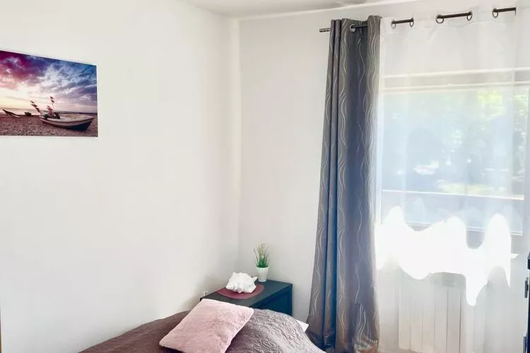 Holiday spacious modern flat in Dabrowa-Chambre