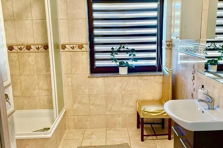 Holiday spacious modern flat in Dabrowa-Salle de bain