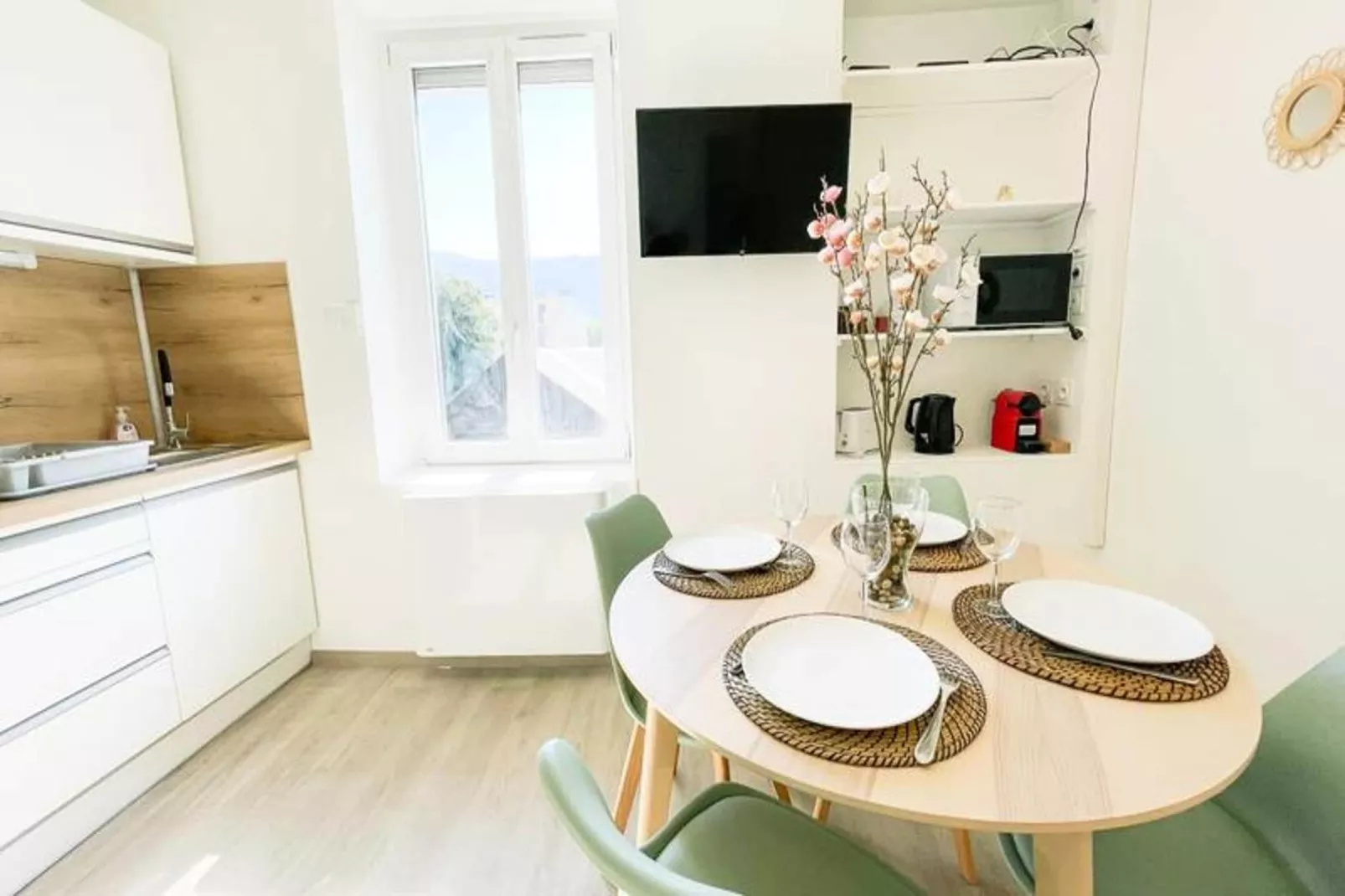 Le Duplex 🌞 Calme & R&eacute;nov&eacute;|-Salle à manger