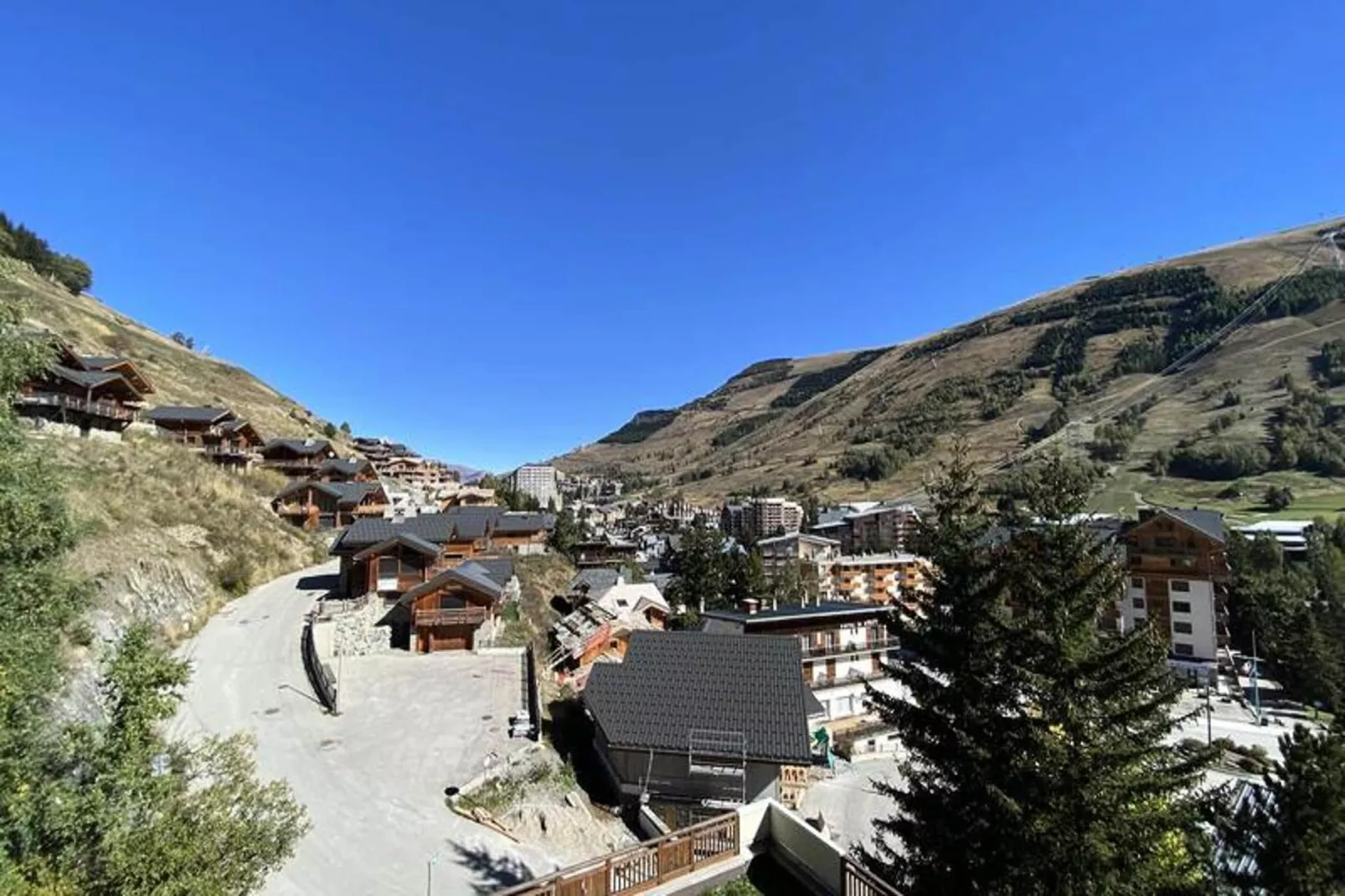 Résidence Pluton-View in summer