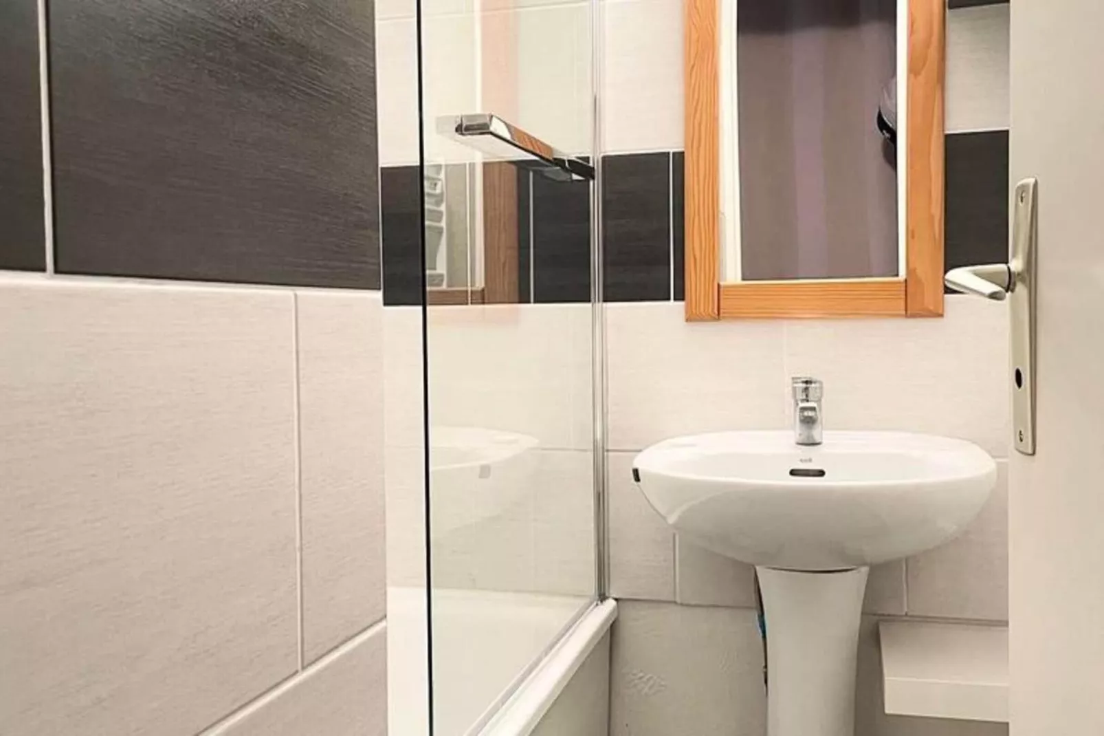 Résidence Arc En Ciel C-Salle de bain