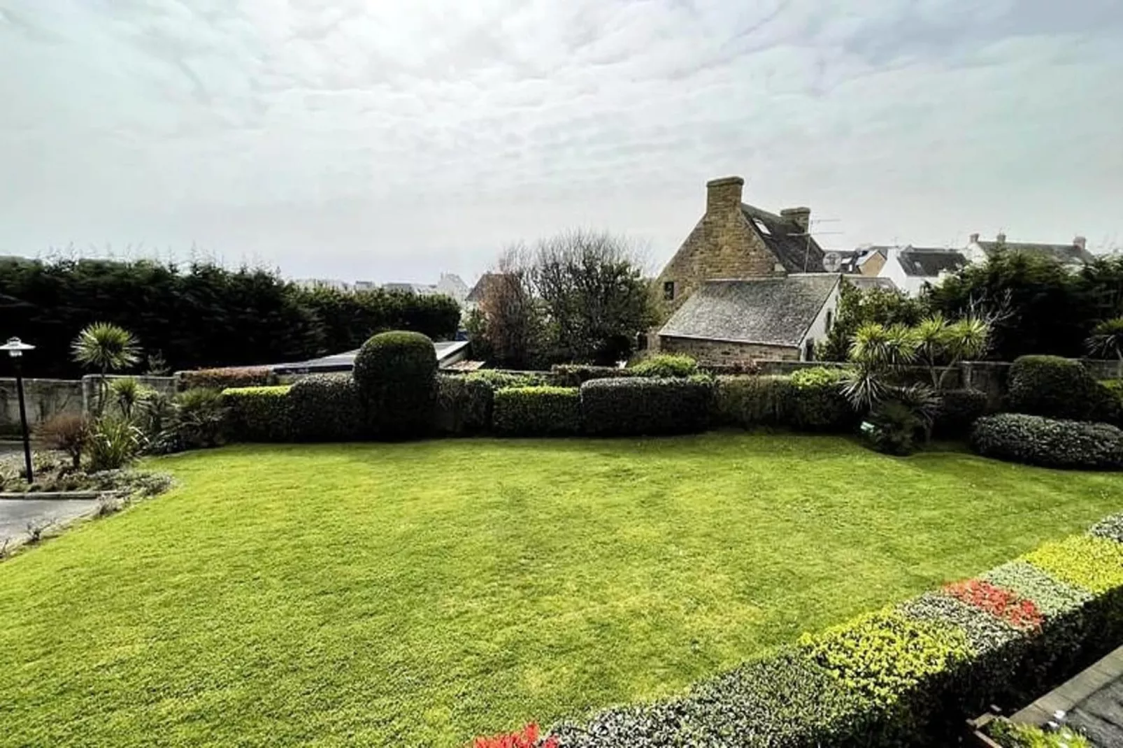 Résidence Bel Appartement En R&eacute;sidence Centre Ville  Avec Parking Class&eacute; 3*-Jardins en été