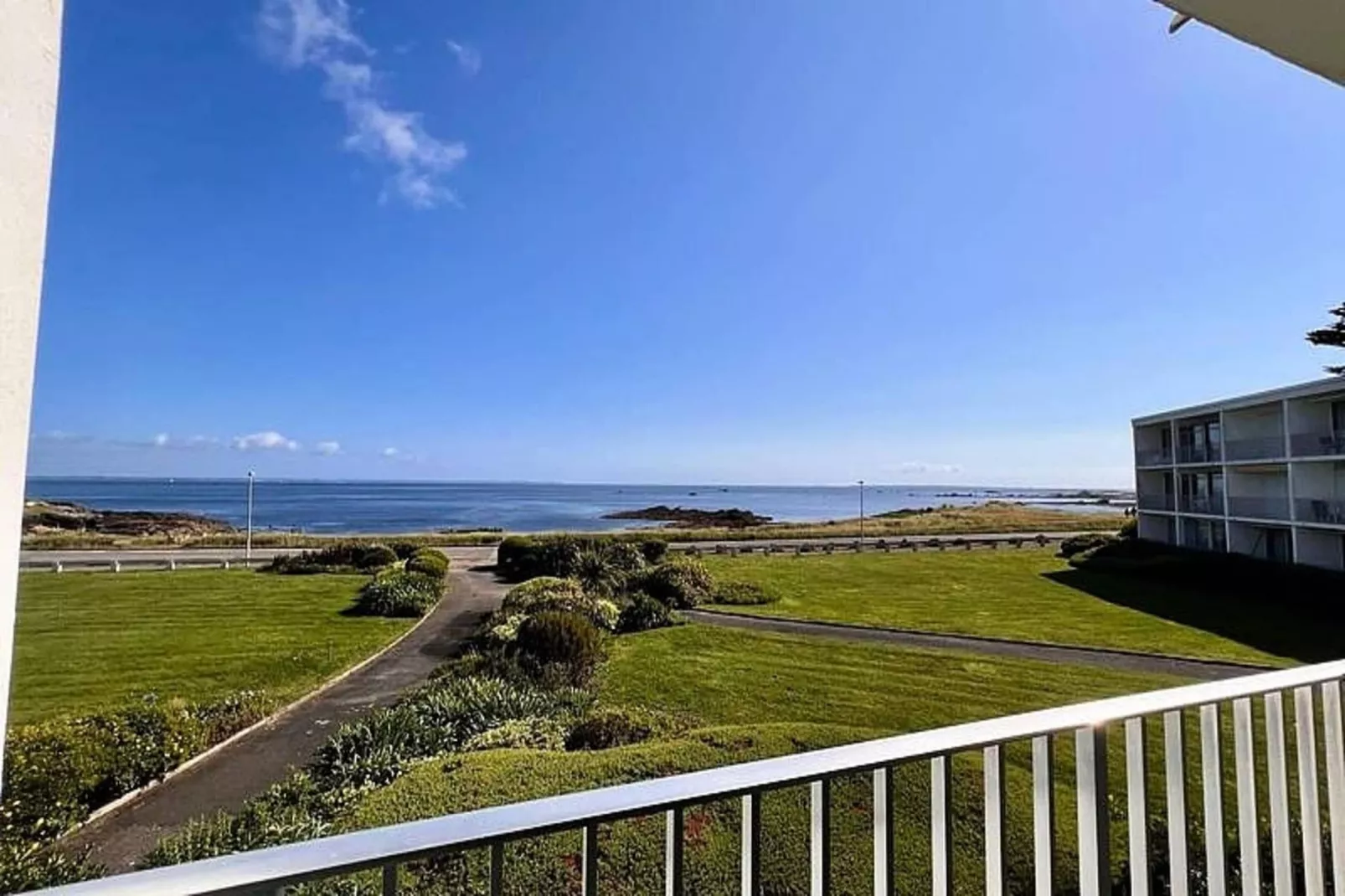 Résidence Les 3 Iles-View in summer