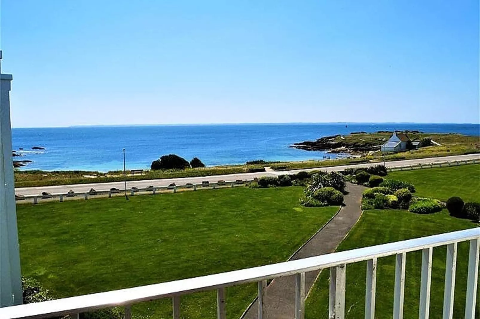 Résidence Les 3 Iles-View in summer