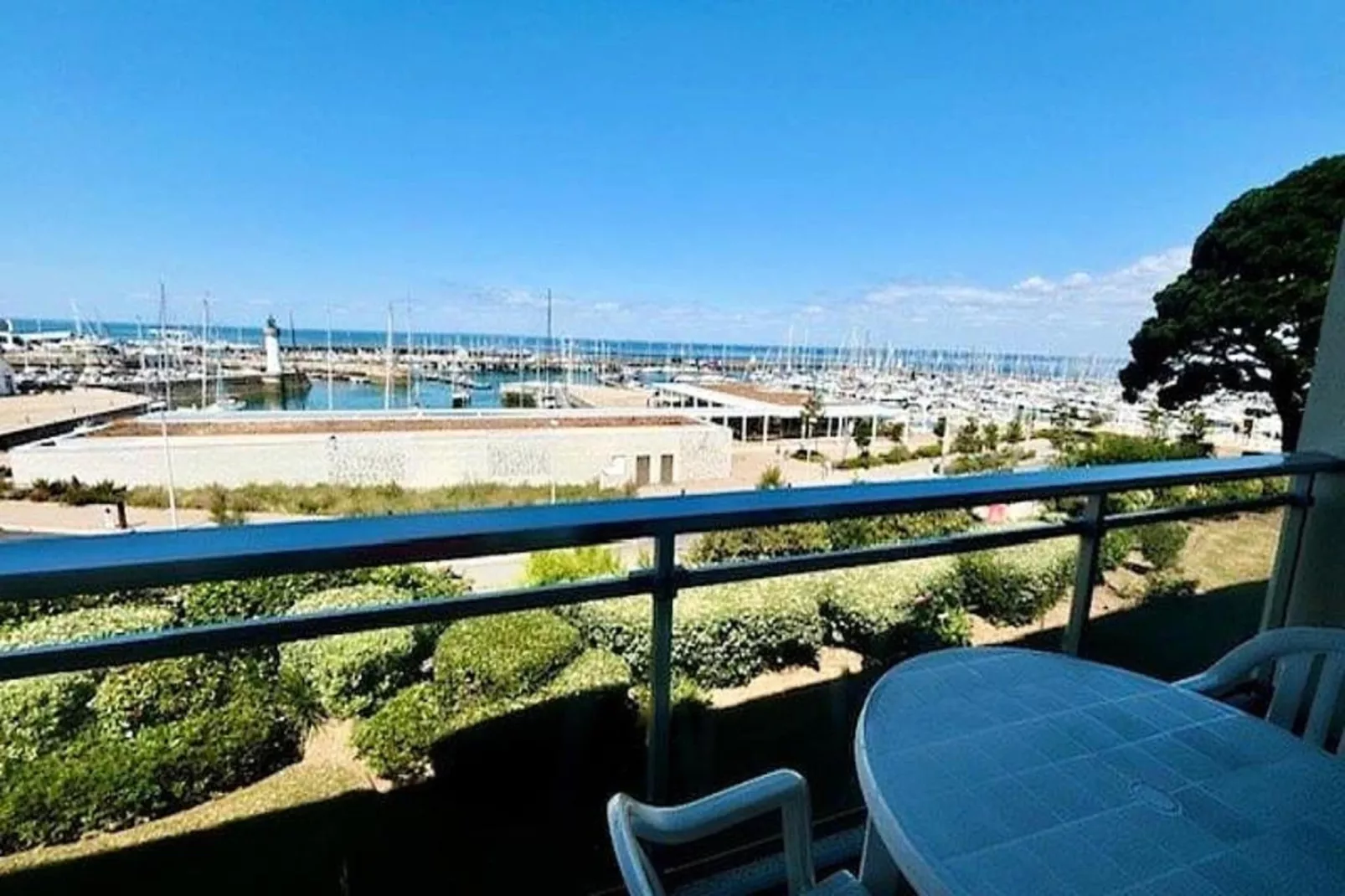 Résidence Le Mane-Terrace balcony