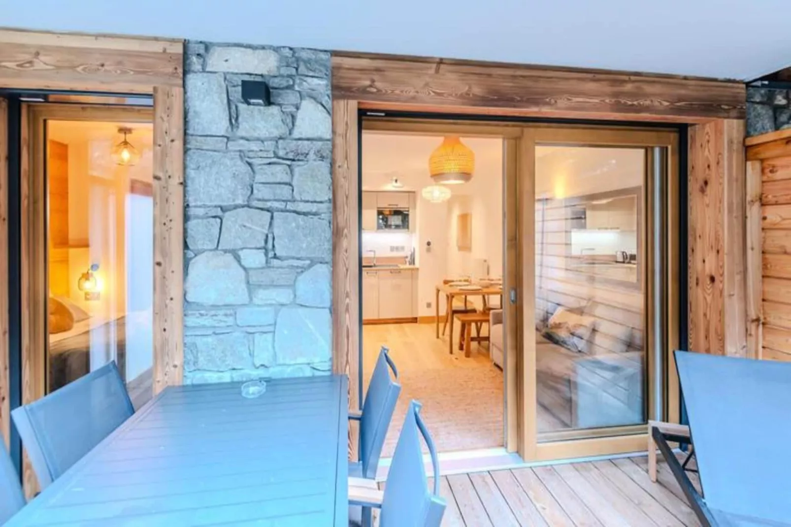 Résidence Les Frenes-Gardens in summer