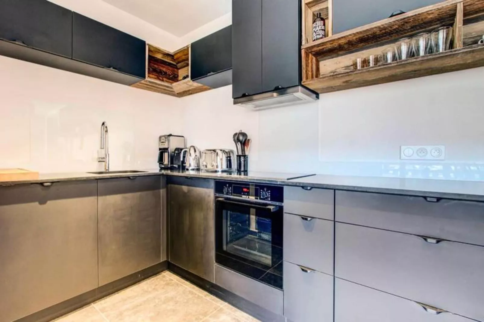 Résidence Frenes Blancs-Exterior in summer