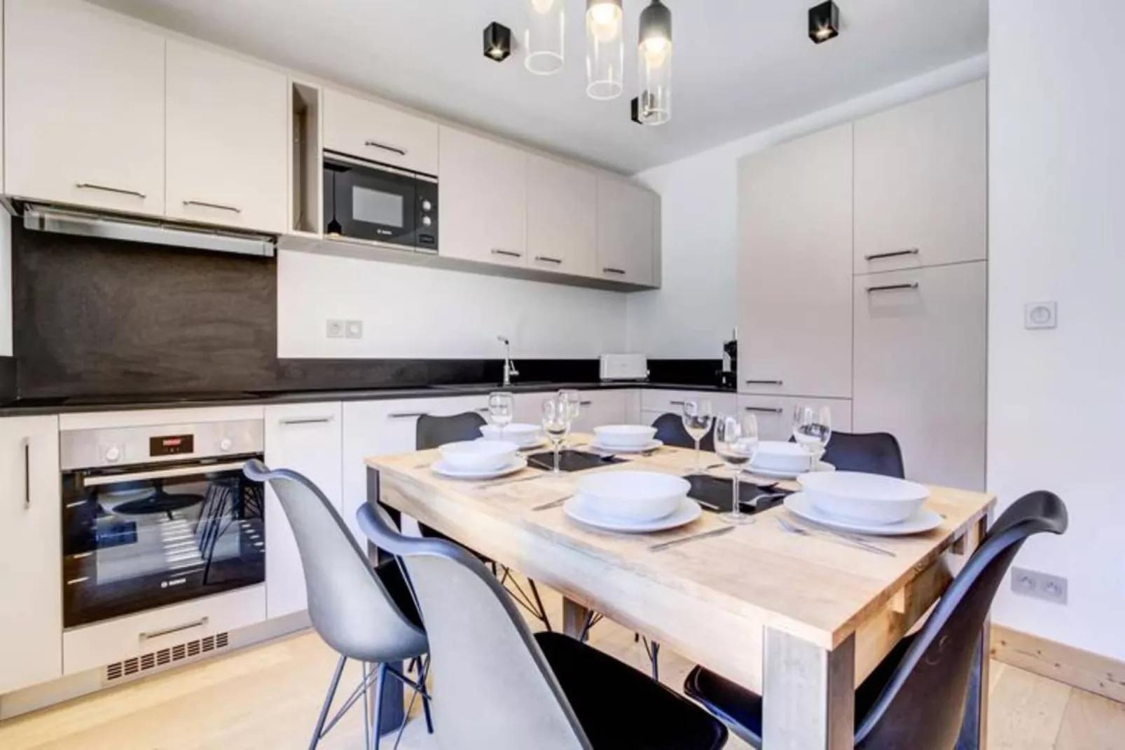 Résidence Frenes Hauts-Dining room