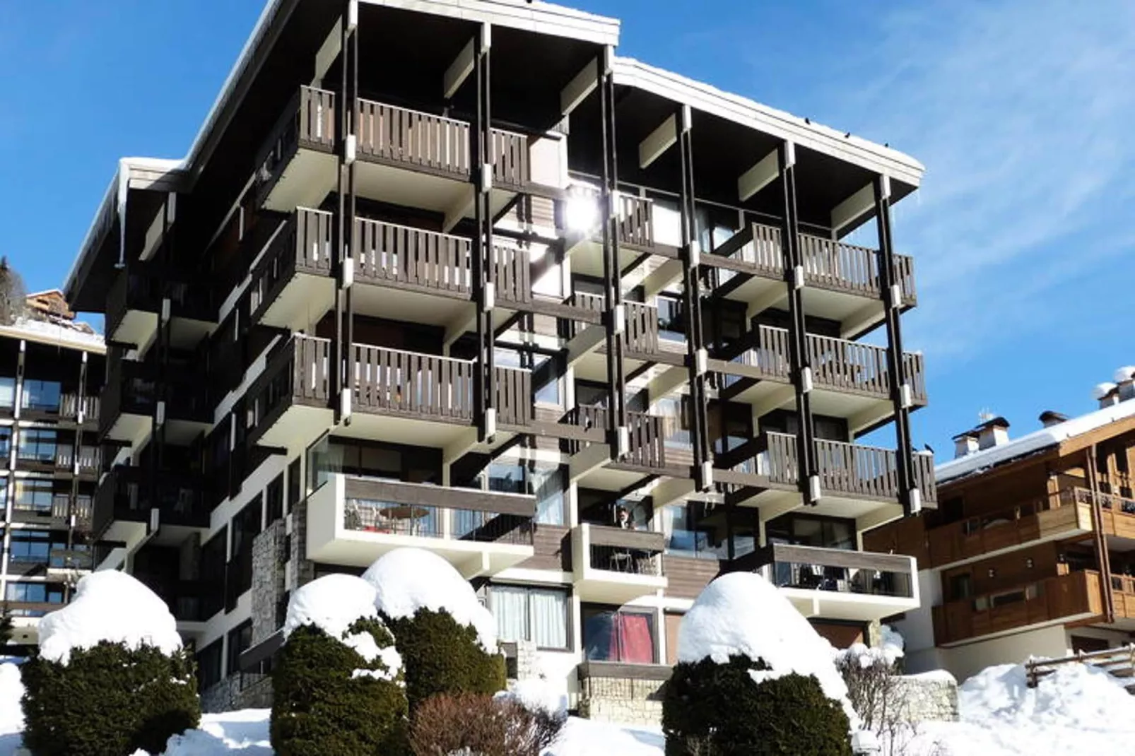 Résidence Bison-Exterior in summer