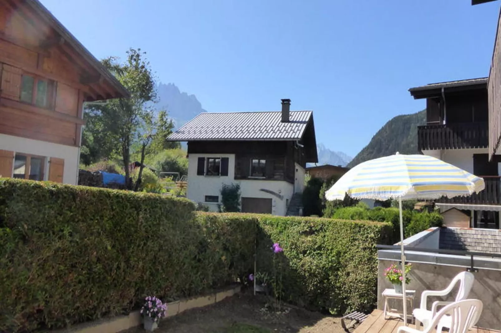 Résidence Aiguille Du Midi Bat A-View in summer