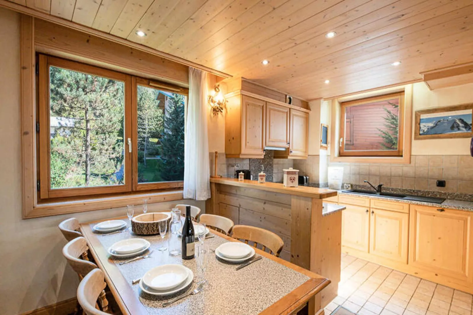 Chalets Du Savoy-Dining room