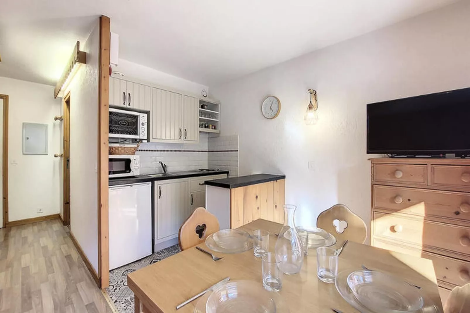 Studio à Saint Jean d'Aulps-Salle à manger