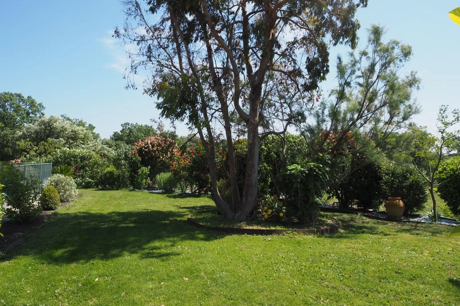 Ferienhaus in L'Isle-sur-la-Sorgue-Gardens summer