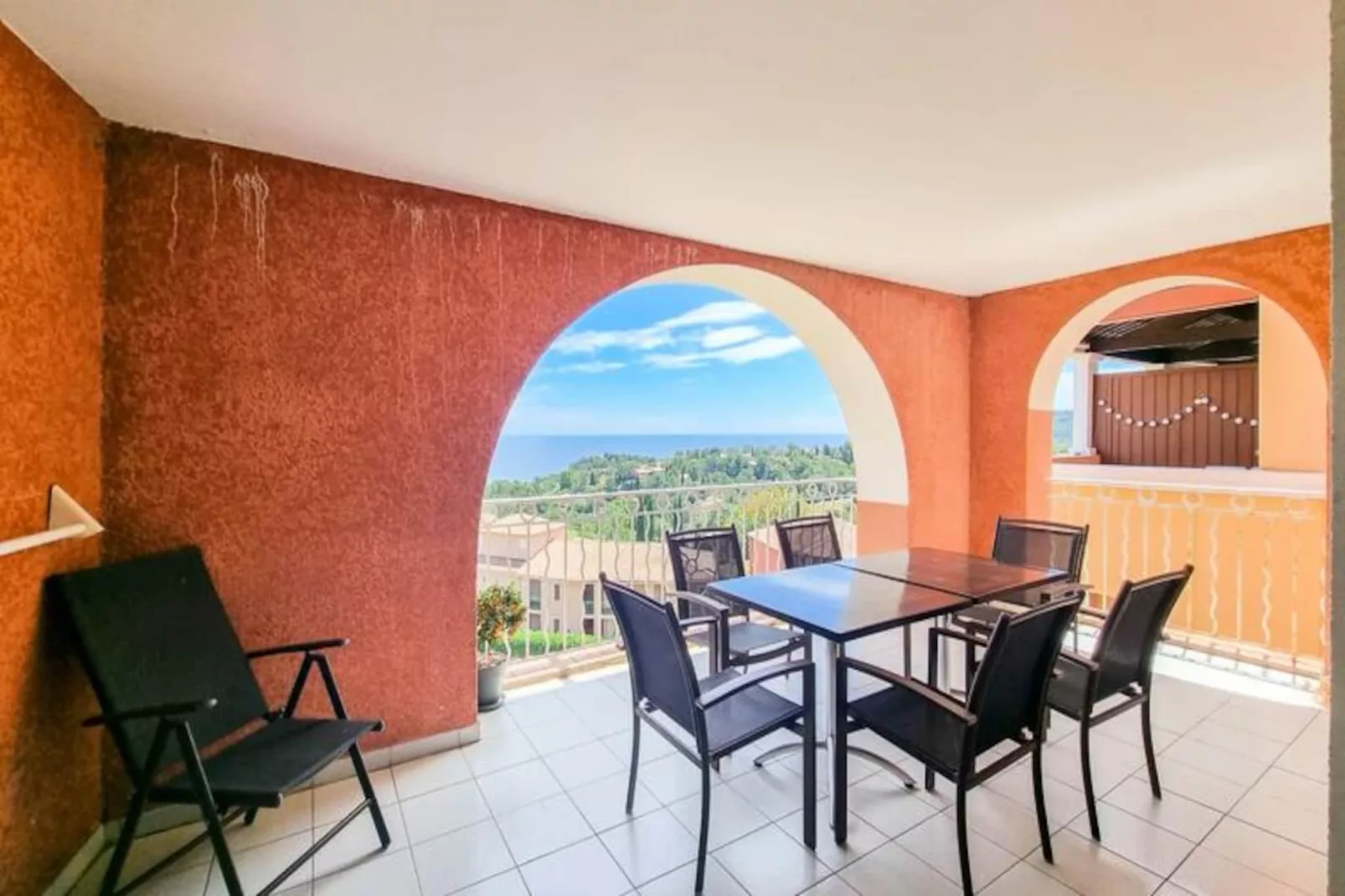 Appartement 6 Pers Vue Mer Pr&egrave;s Des Plages &agrave; Agay-Image-tags.