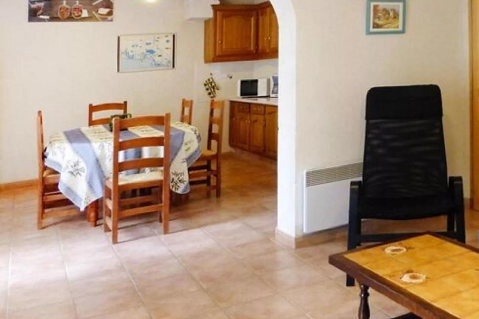 Doppelhaushälfte in Beaucaire-Dining room