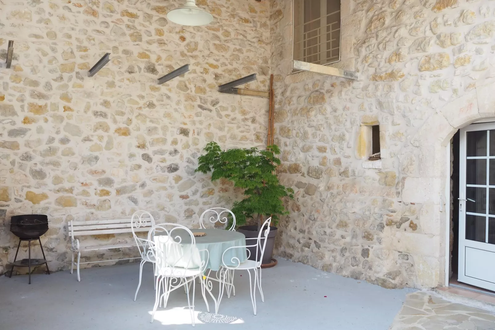 Doppelhaushälfte in Lussan / Le Lilas-Terrassenbalkon