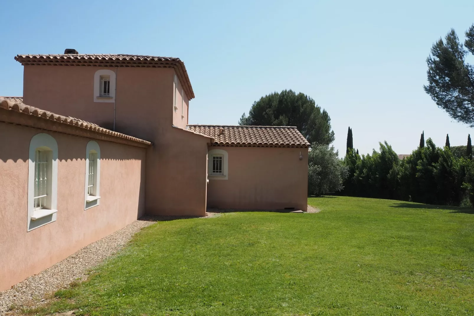 Villa in Lambesc-Exterior summer