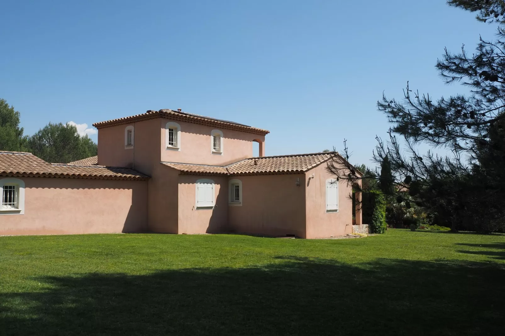 Villa in Lambesc-Exterior summer