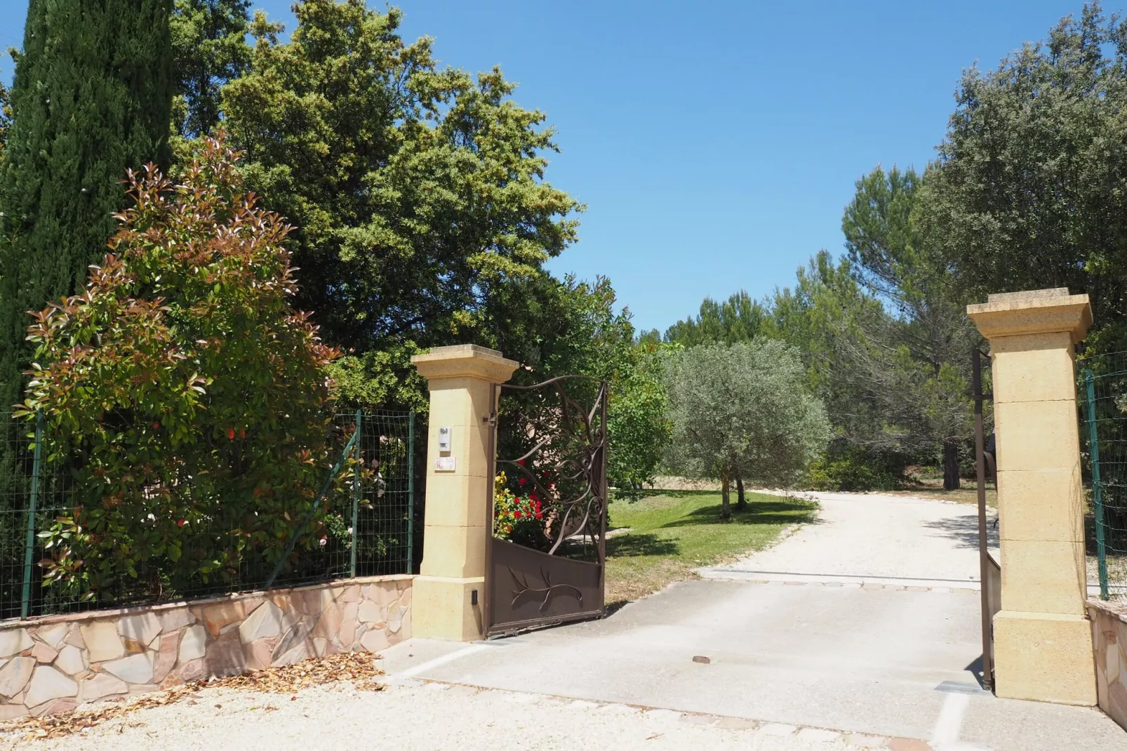 Villa in Lambesc-Outdoor
