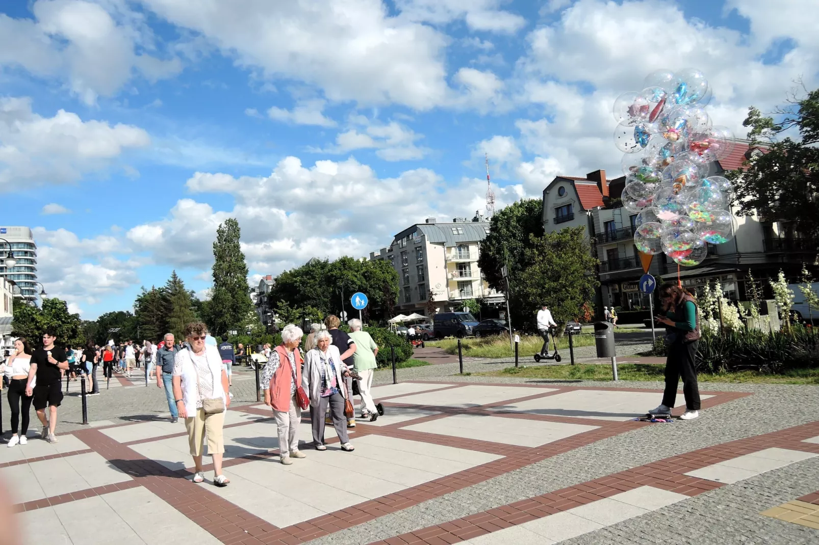 Apartament przy parku z garażem Świnoujście-Zones été à 1 km