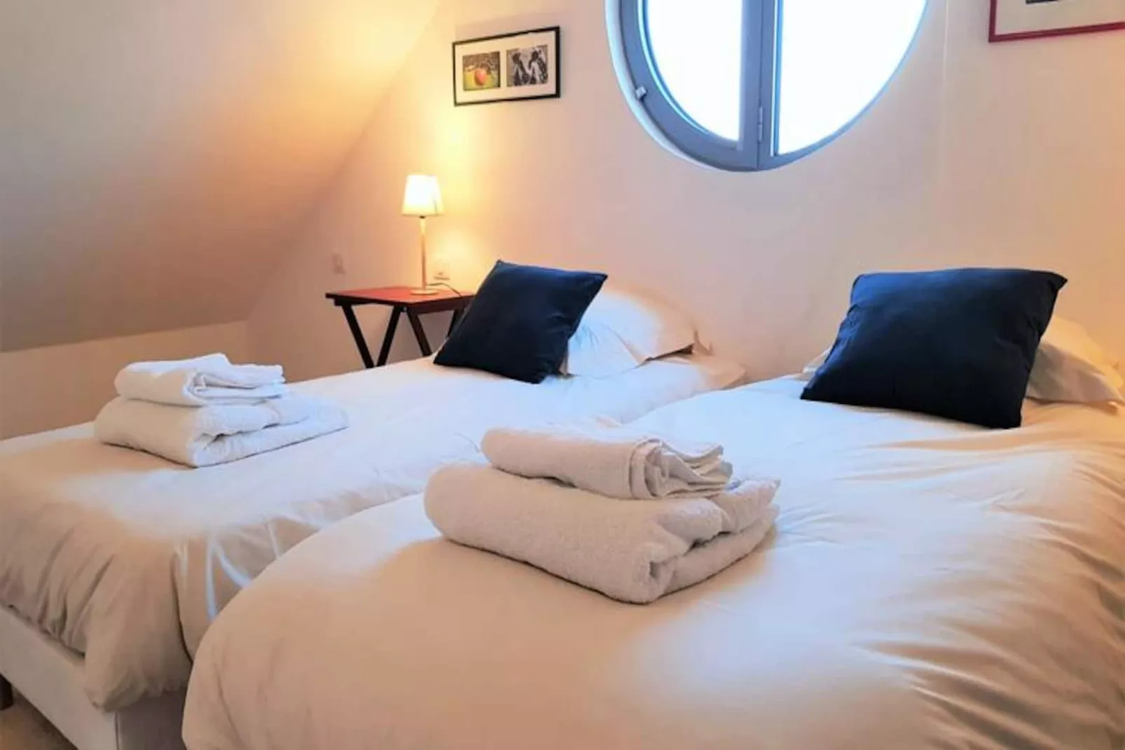 🍎 La Bergeronnette - Domaine D'apreval - Campagne-Image-tags.