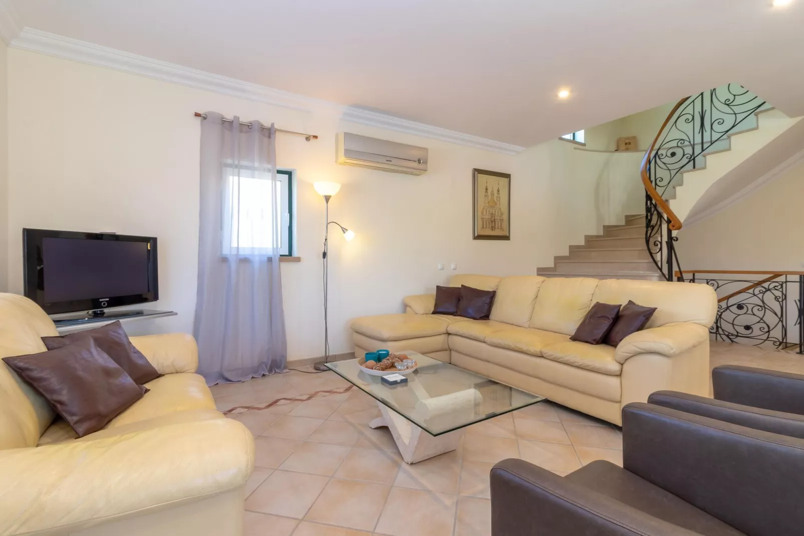 Casa Avilar-Living room
