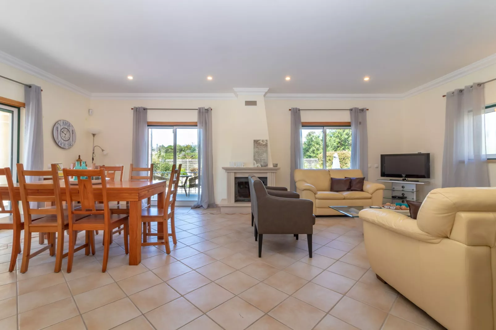 Casa Avilar-Living room