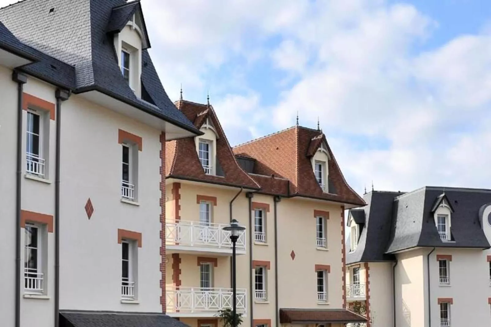 Résidence Les Villas du Spa****-Jardins en été