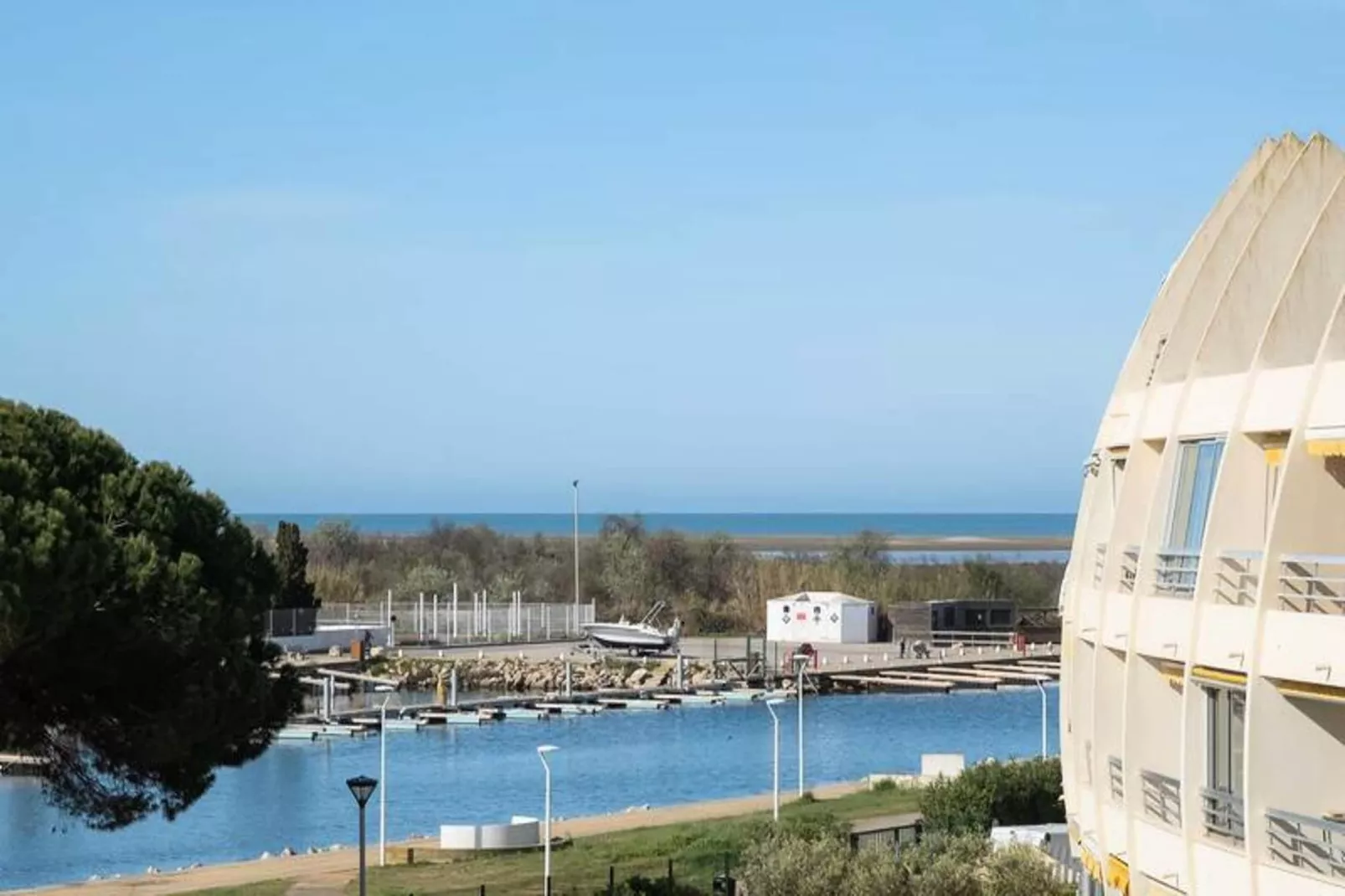 Résidence " La Lagune"-View in summer