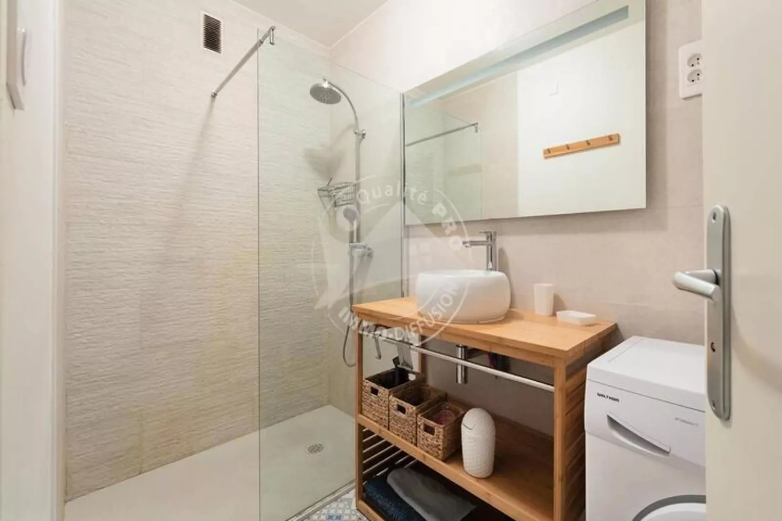 Résidence "le Frédéric Mistral"-Salle de bain