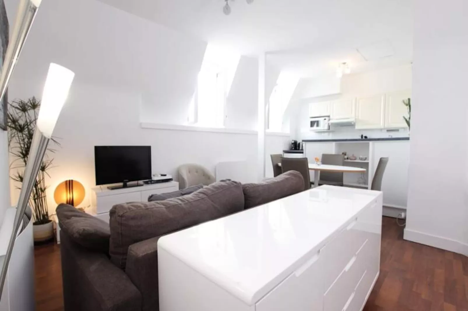 Bel Appartement Dans Un Immeuble Historique Proche Des All&eacute;es De Tourny-Image-tags.