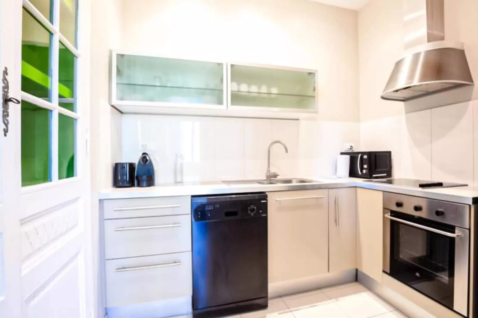 Appartement T3 De Prestige Proche Du Jardin Public De Bordeaux-Kitchen