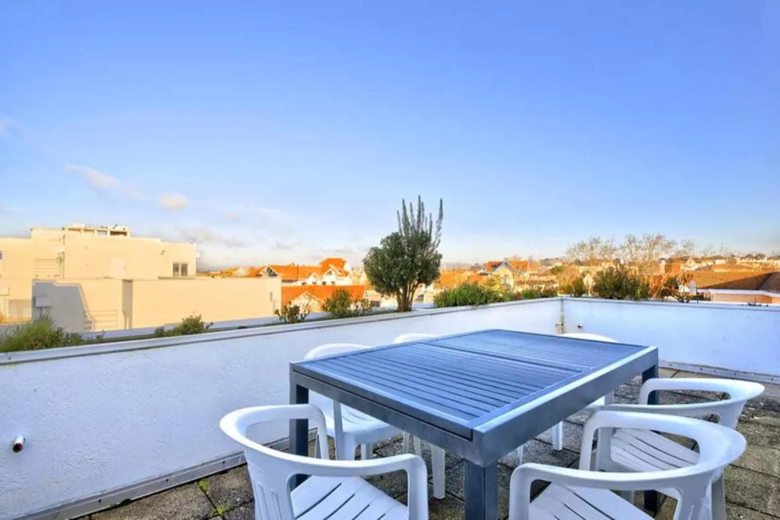 Résidence Les Perlières-Außenbereich Sommer